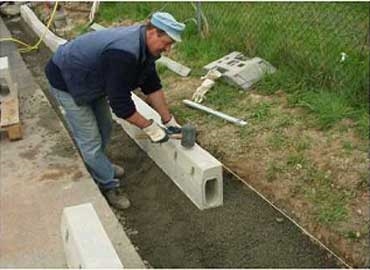 什么是路緣石排水溝？